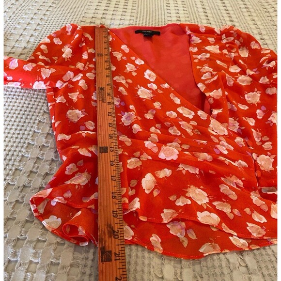 Forever 21 Blouse Size Small Top Red Floral Flowy Feminine Faux Wrap Top Stylish - Picture 10 of 11